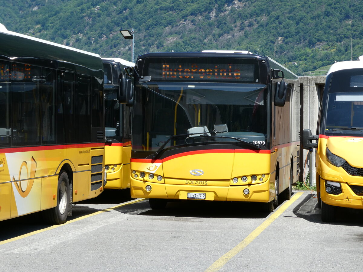 (236'259) - AutoPostale Ticino - TI 215'312 - Solaris am 26. Mai 2022 in Cadenazzo, Volvo