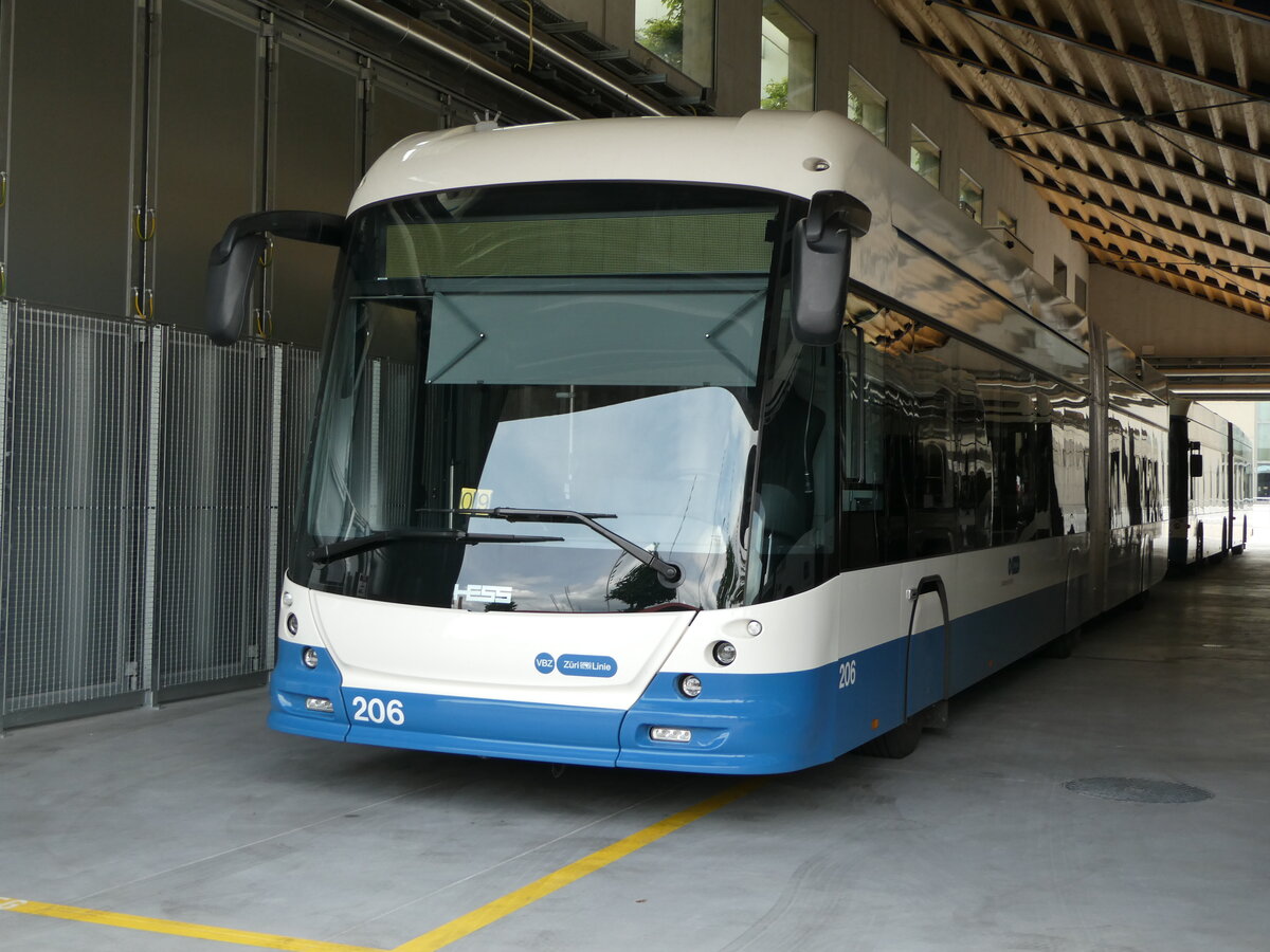 (236'427) - VBZ Zrich - Nr. 206 - Hess/Hess Gelenktrolleybus am 28. Mai 2022 in Zrich, Garage Hardau