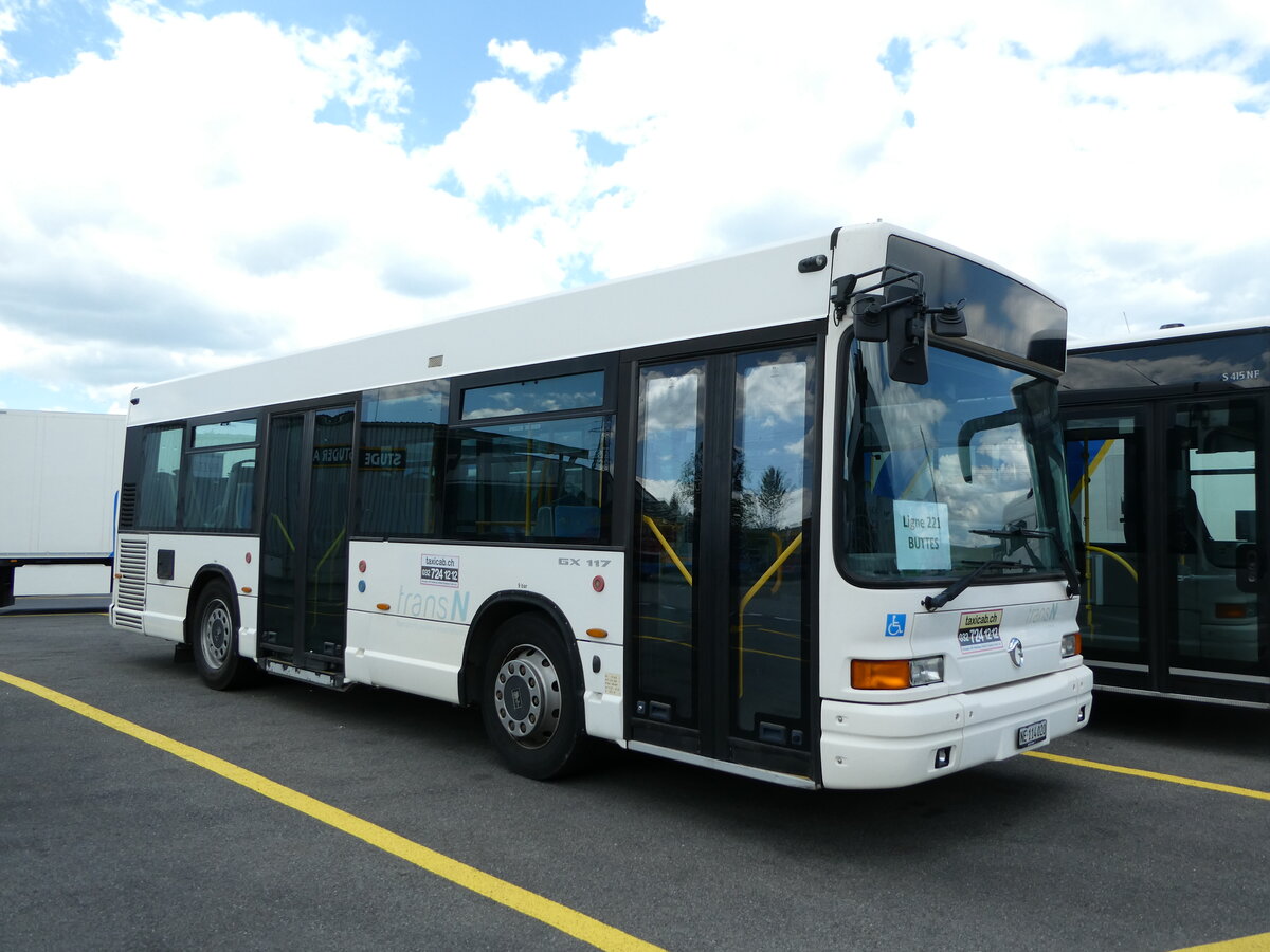 (236'487) - Taxicab, Neuchtel - NE 114'020 - Irisbus am 29. Mai 2022 in Kerzers, Interbus
