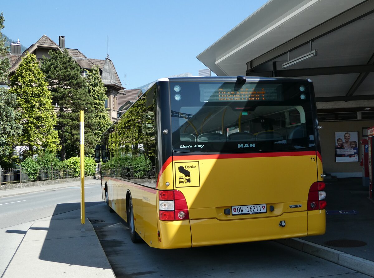 (236'560) - PostAuto Zentralschweiz - Nr. 11/OW 16'211 - MAN (ex Mattli, Wassen) am 4. Juni 2022 beim Bahnhof Sarnen