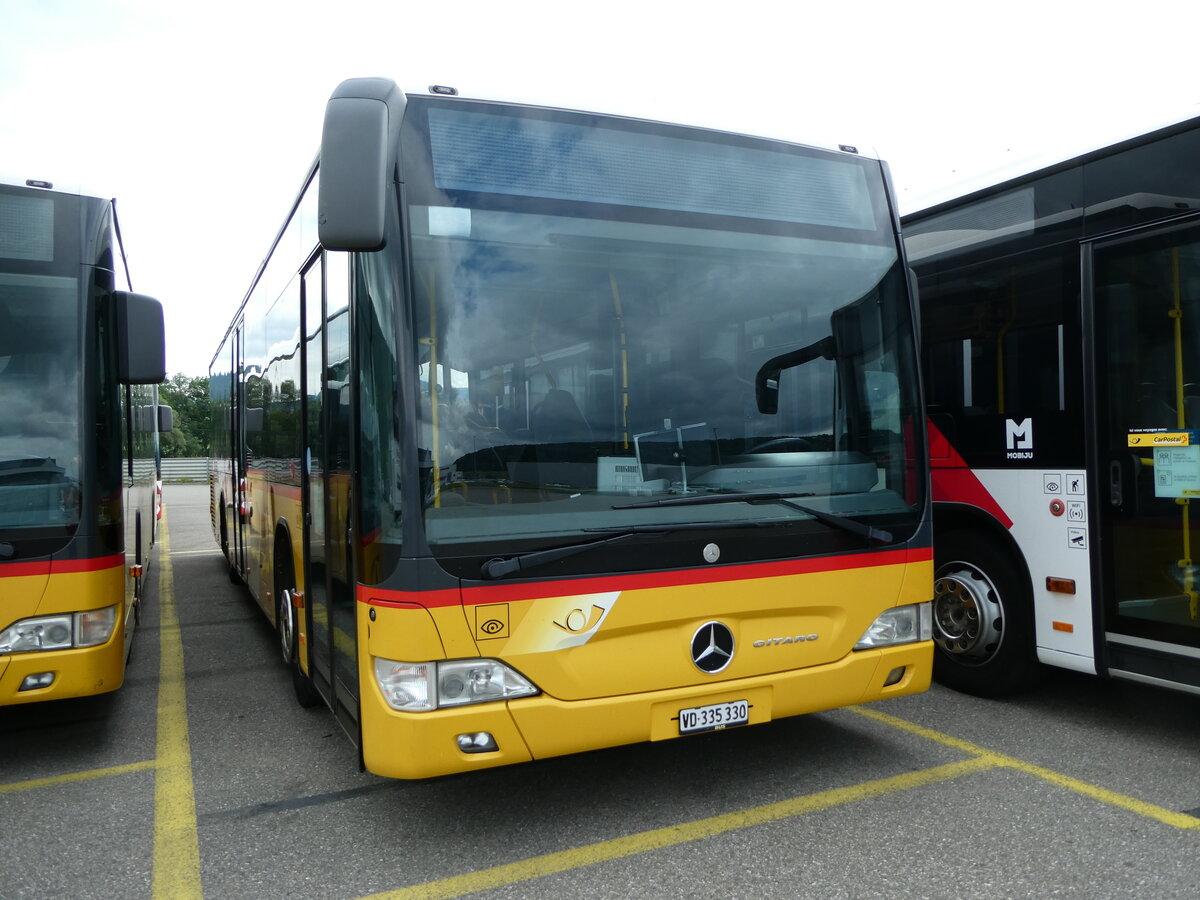 (236'873) - CarPostal Ouest - VD 335'330 - Mercedes am 6. Juni 2022 in Develier, Parkplatz