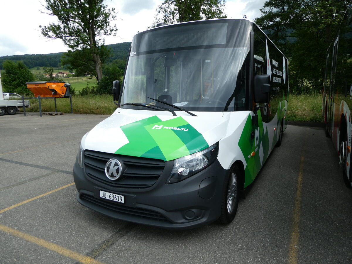 (236'889) - CarPostal Ouest - JU 63'619 - K-Bus am 6. Juni 2022 in Develier, Parkplatz