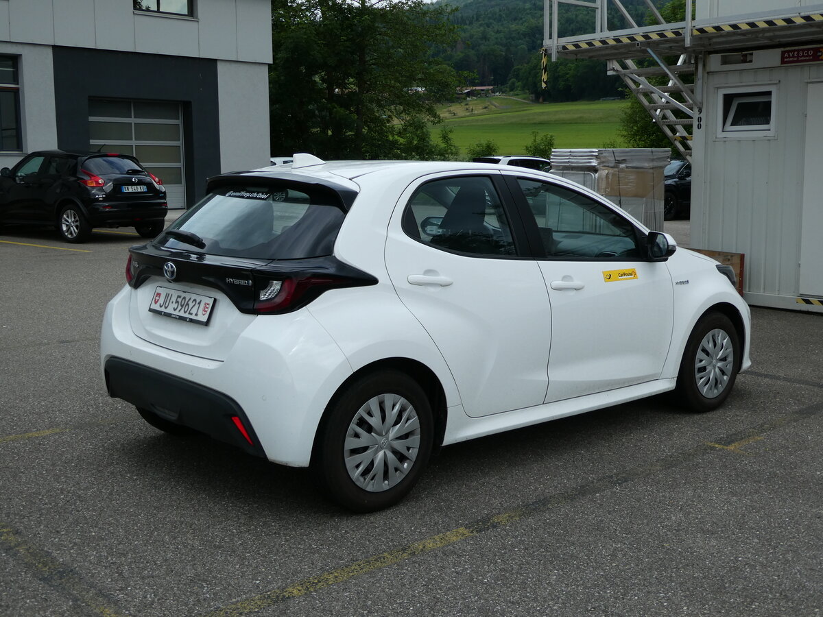 (236'900) - CarPostal Ouest - JU 59'621 - Toyota am 6. Juni 2022 in Develier, Parkplatz