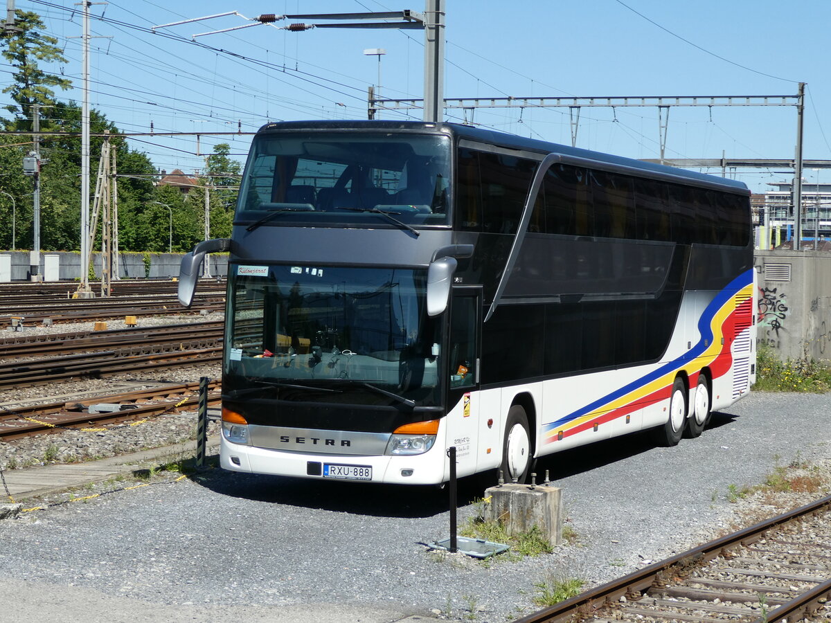 (237'012) - Aus Ungarn: Romcar, Tolna - RXU-888 - Setra (ex Eurobus/CH) am 11. Juni 2022 in Thun, Rosenau