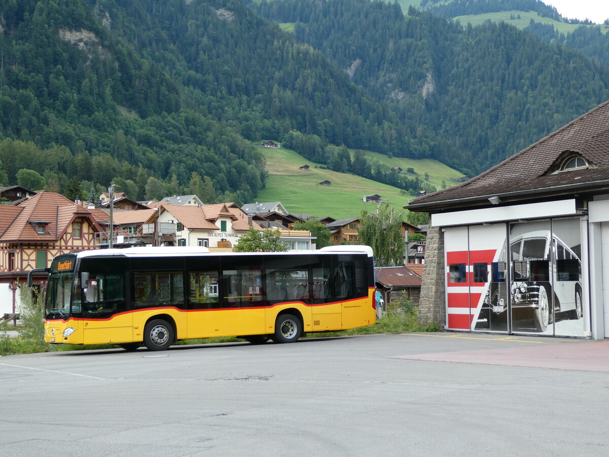 (237'516) - PostAuto Bern - BE 653'383 - Mercedes am 25. Juni 2022 beim Bahnhof Frutigen
