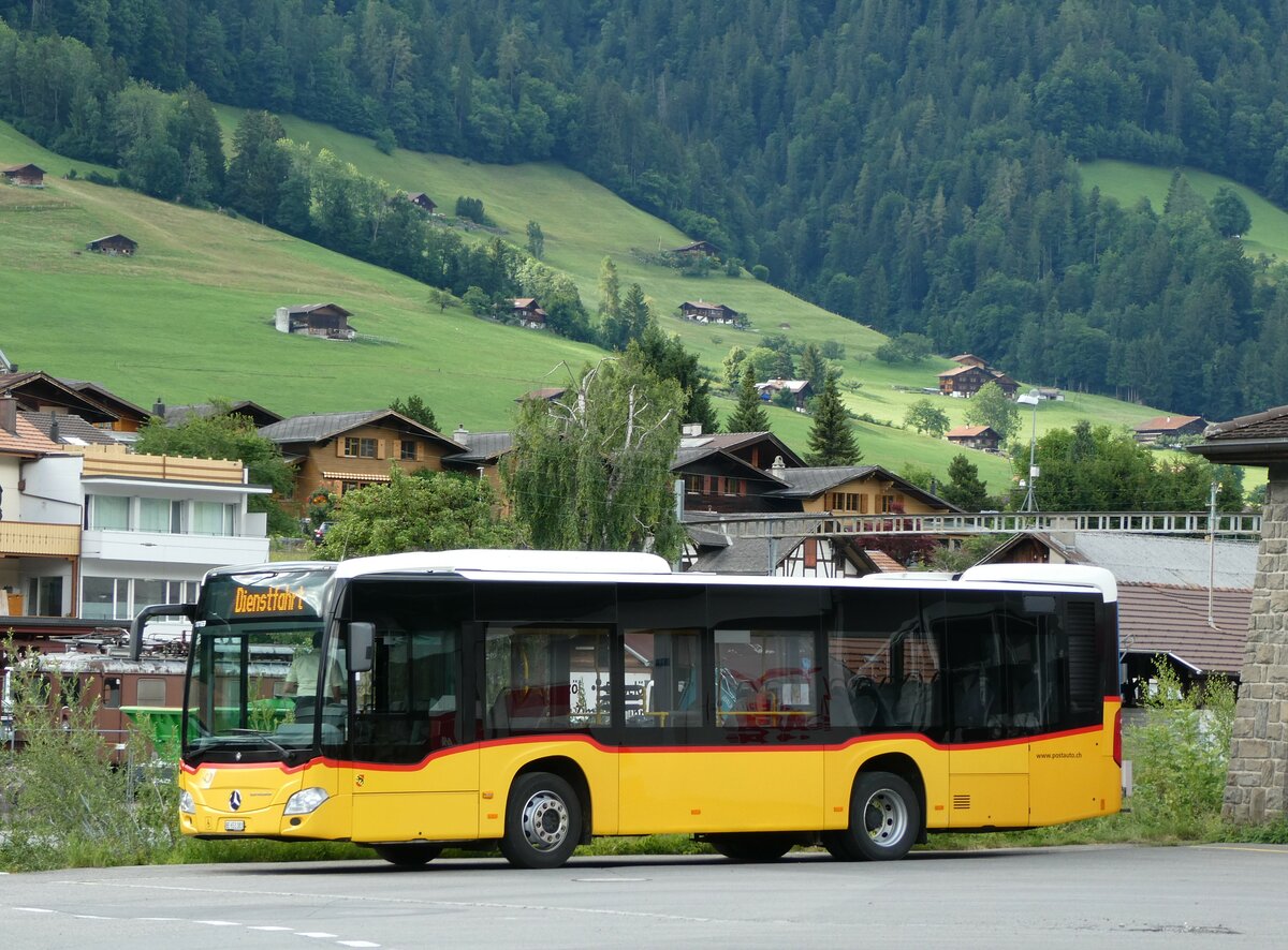 (237'517) - PostAuto Bern - BE 653'383 - Mercedes am 25. Juni 2022 beim Bahnhof Frutigen