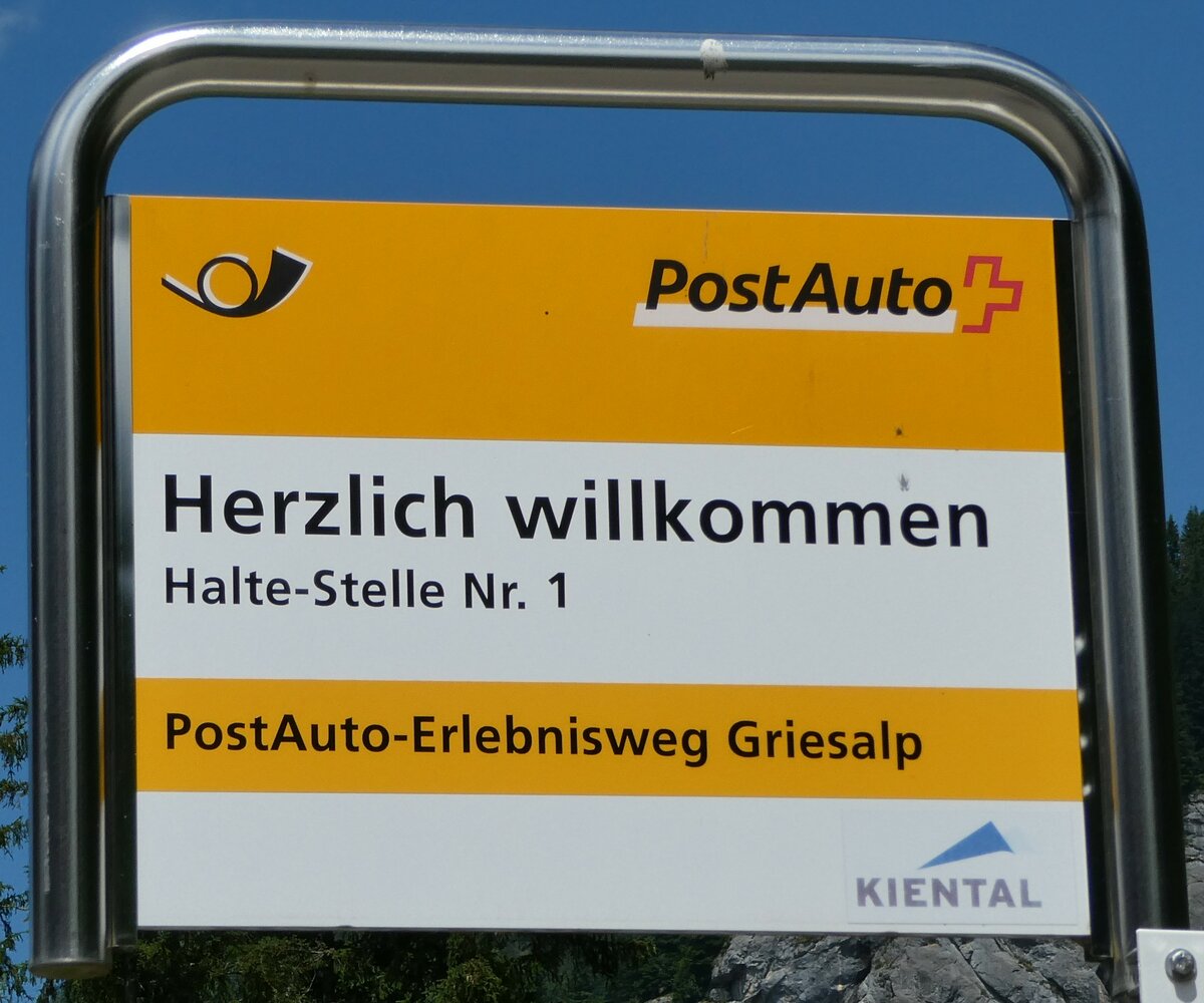 (237'633) - PostAuto-Haltestellenschild - Herzlich willkommen, Halte-Stelle Nr. 1 - am 26. Juni 2022 auf der Griesalp