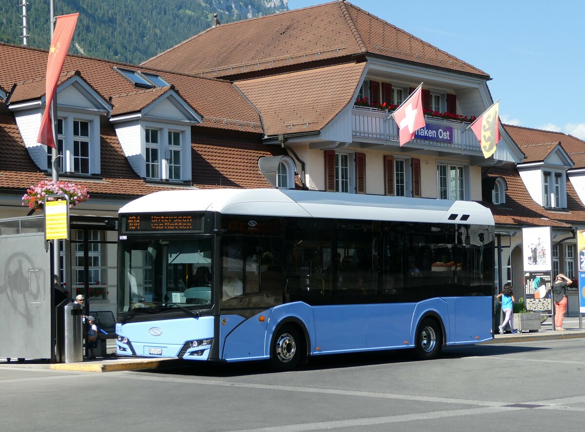 (238'028) - PostAuto Bern - BE 610'546 - Solaris am 11. Juli 2022 beim Bahnhof Interlaken Ost