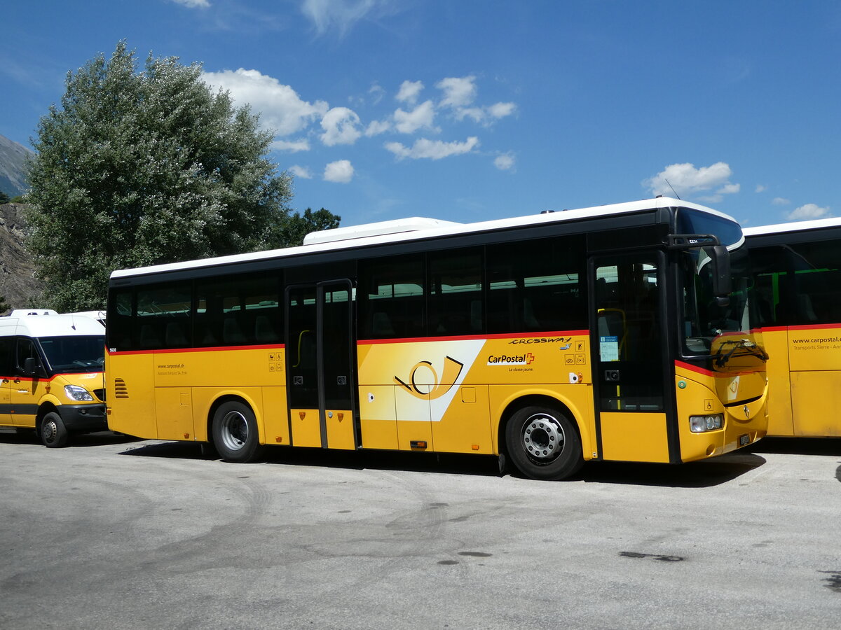 (238'160) - Evquoz, Erde - VS 57'490 - Irisbus am 16. Juli 2022 in Sion, Interbus