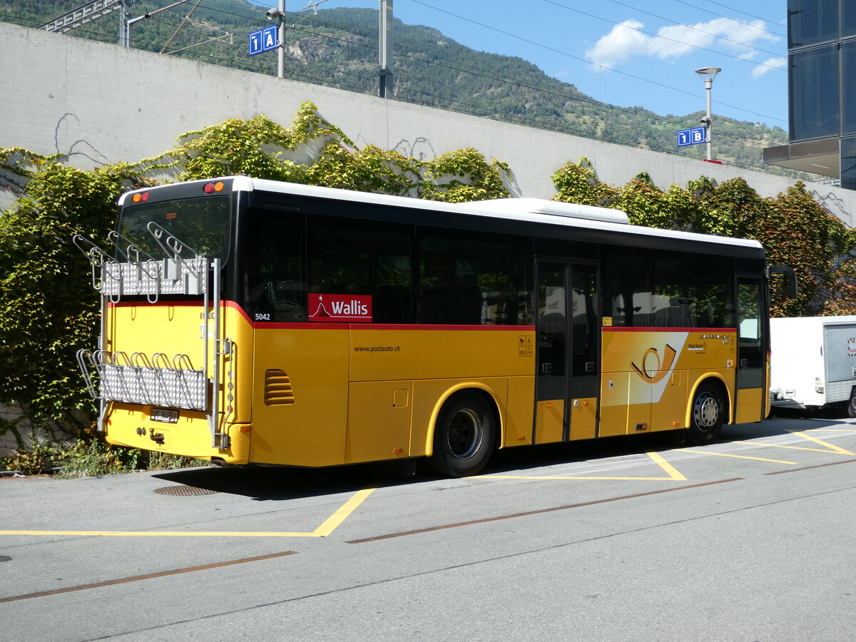 (238'191) - PostAuto Wallis - VS 34'455 - Irisbus (ex Moosalp Tours, Stalden) am 16. Juli 2022 beim Bahnhof Visp