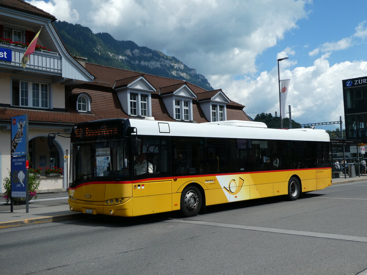 (238'596) - PostAuto Bern - BE 610'536 - Solaris am 30. Juli 2022 beim Bahnhof Interlaken Ost