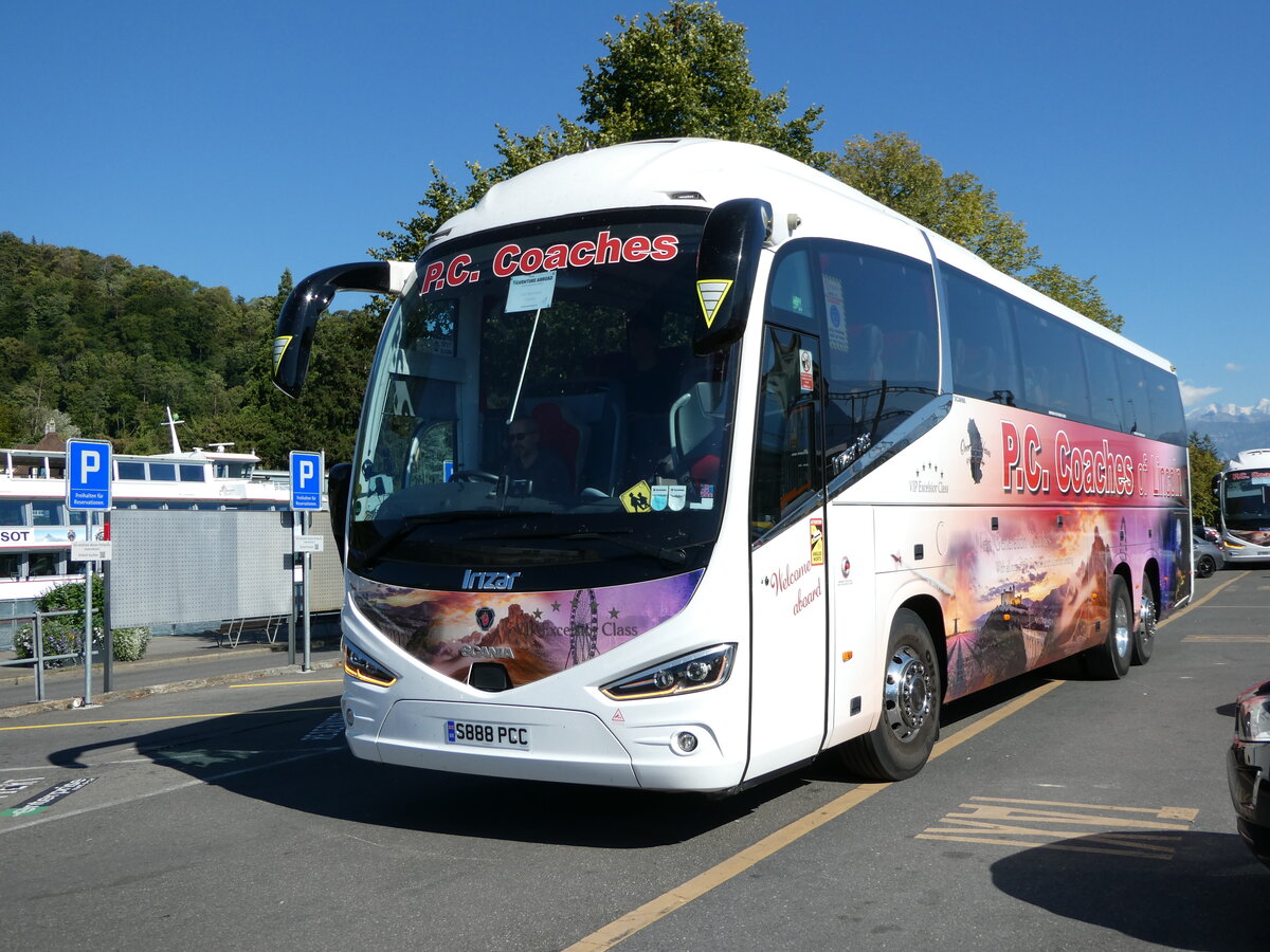 (239'022) - Aus England: P.C. Coaches, Lincoln - S888 PCC - Scania/Irizar am 13. August 2022 in Thun, CarTerminal