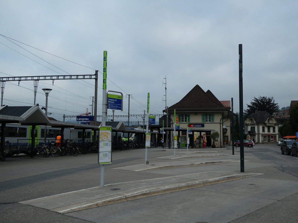 (239'734) - Busland-Haltestellen am 28. August 2022 beim Bahnhof Langnau