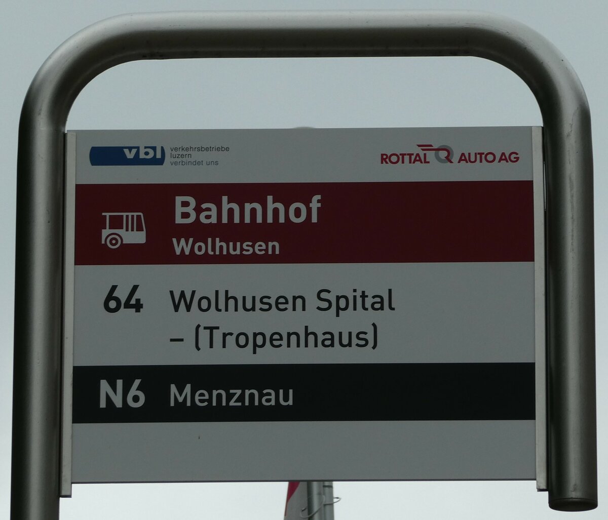 (239'738) - vbl/ROTTAL AUTO AG-Haltestellenschild - Wolhusen, Bahnhof - am 28. August 2022