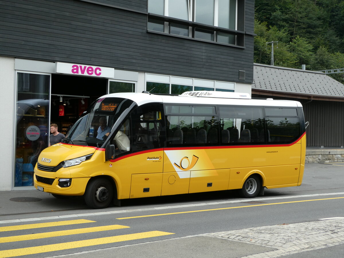 (239'820) - PostAuto Zentralschweiz - OW 744 - Iveco/Rosero (ex HW Kleinbus, Giswil) am 28. August 2022 beim Bahnhof Giswil