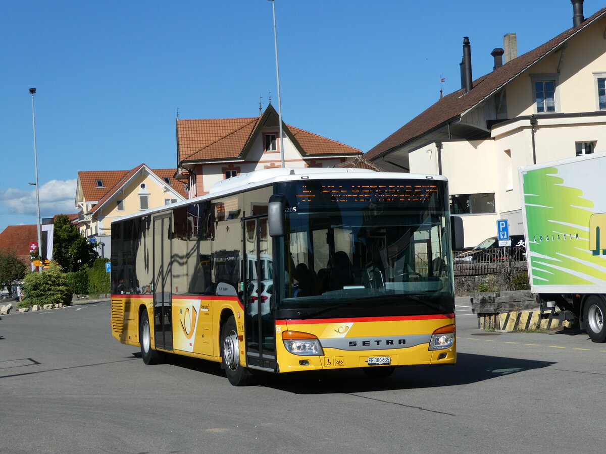 (240'051) - Wieland, Murten - Nr. 52/FR 300'635 - Setra am 11. September 2022 beim Bahnhof Kerzers
