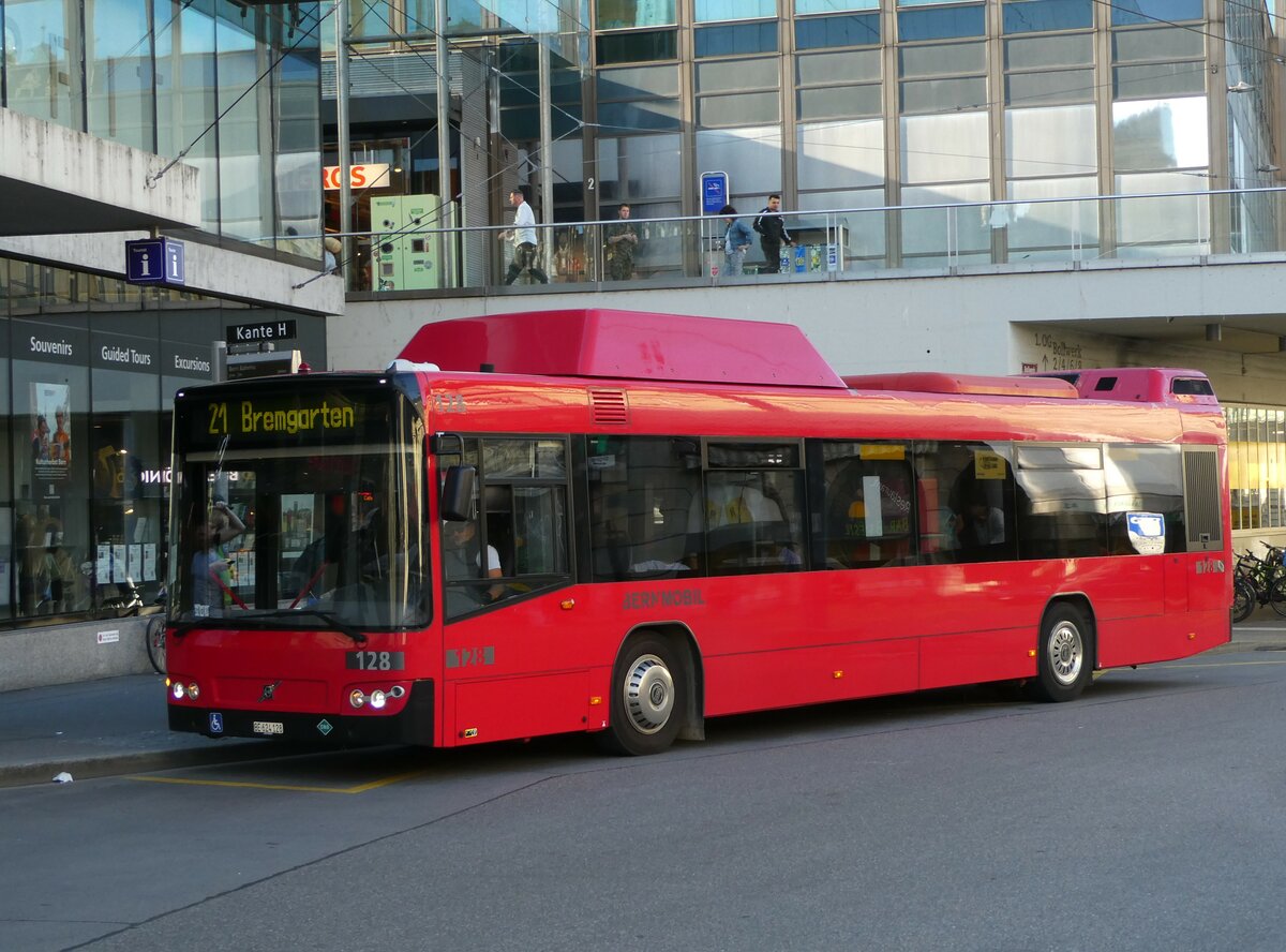 (240'068) - Bernmobil, Bern - Nr. 128/BE 624'128 - Volvo am 11. September 2022 beim Bahnhof Bern