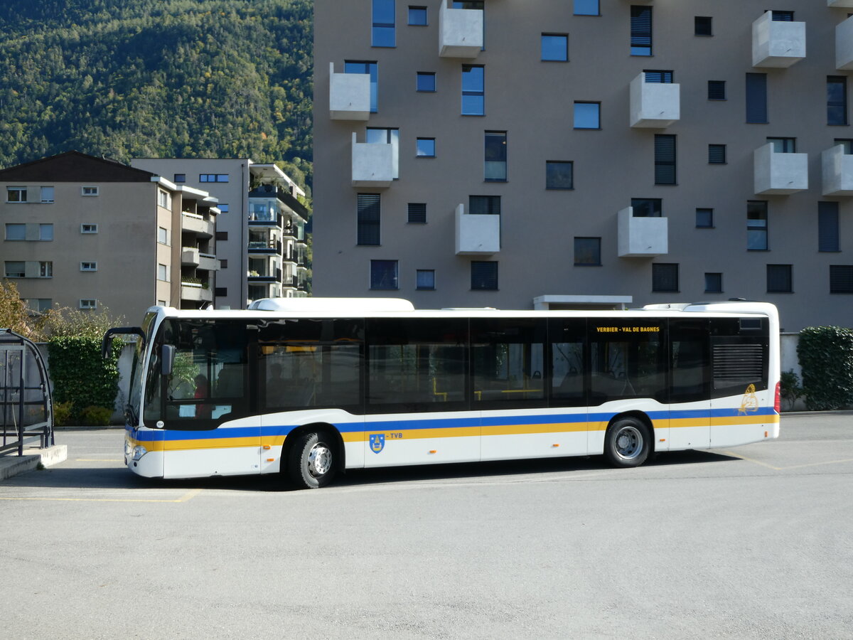 (240'572) - TMR Martigny - Nr. 104/VS 45'477 - Mercedes am 2. Oktober 2022 beim Bahnhof Martigny