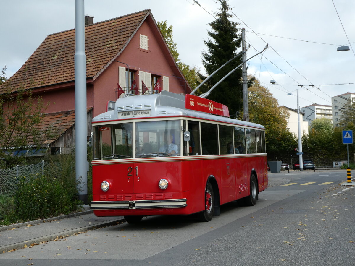 (240'809) - VB Biel - Nr. 21 - Berna/Hess Trolleybus am 9. Oktober 2022 in Biel, Geyisriedweg