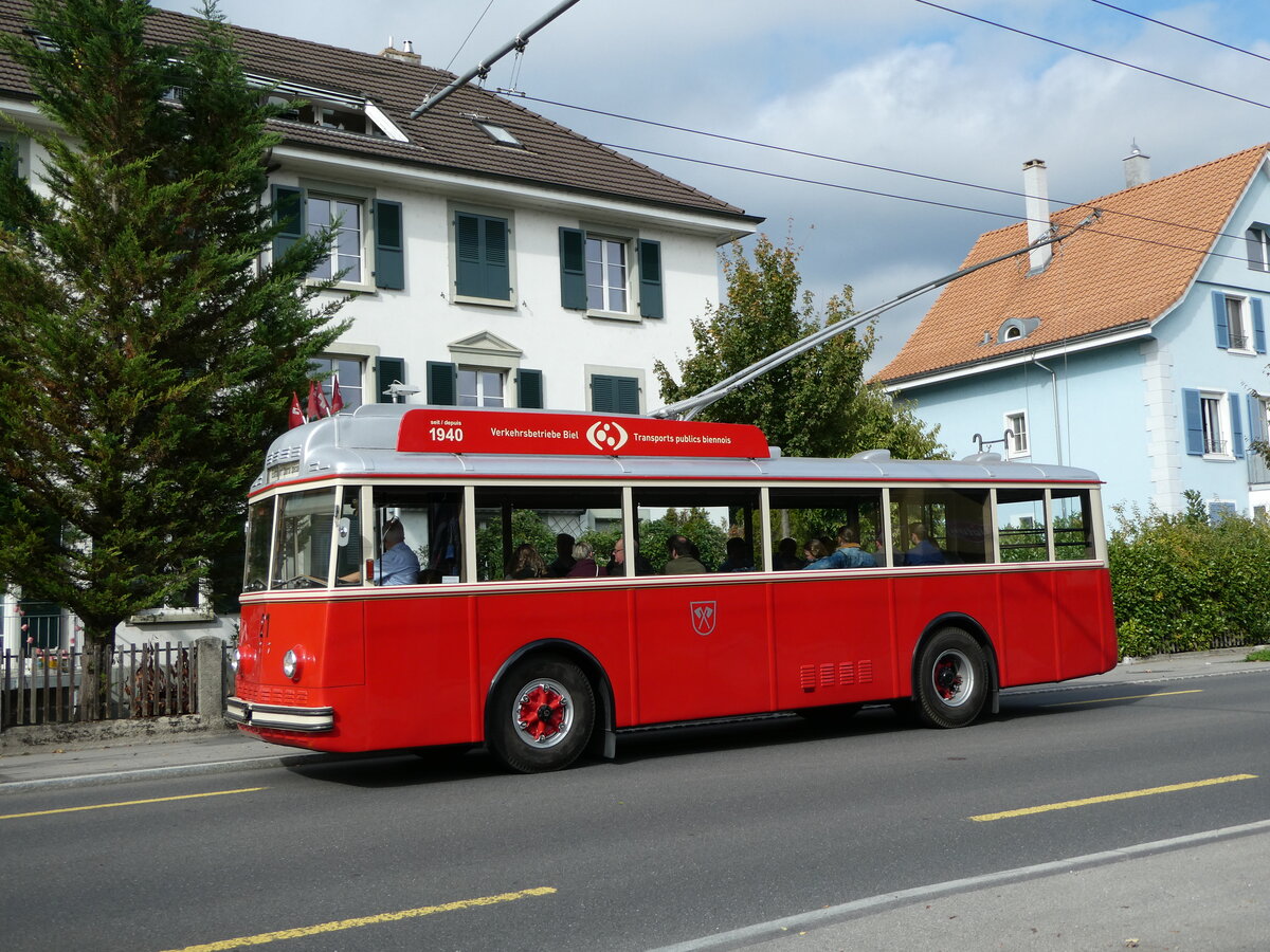 (240'820) - VB Biel - Nr. 21 - Berna/Hess Trolleybus am 9. Oktober 2022 in Biel, Lerchenweg