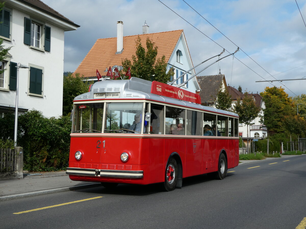 (240'821) - VB Biel - Nr. 21 - Berna/Hess Trolleybus am 9. Oktober 2022 in Biel, Lerchenweg