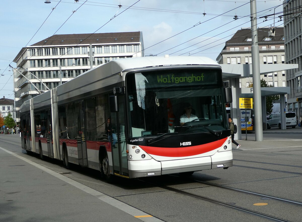 (241'000) - St. Gallerbus, St. Gallen - Nr. 192 - Hess/Hess Doppelgelenktrolleybus am 11. Oktober 2022 beim Bahnhof St. Gallen