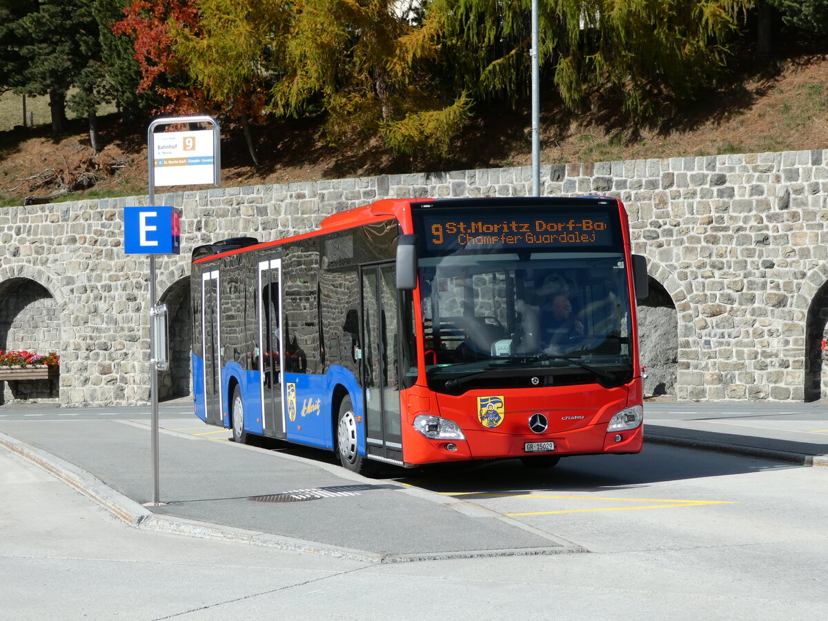 (241'100) - Chrisma, St. Moritz - GR 15'029 - Mercedes am 12. Oktober 2022 beim Bahnhof St. Moritz