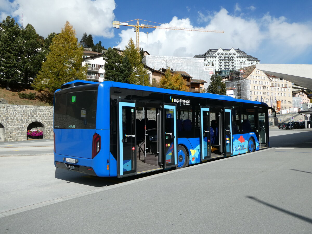 (241'103) - Engadin Bus, St. Moritz - Nr. 105/GR 100'105 - MAN am 12. Oktober 2022 beim Bahnhof St. Moritz