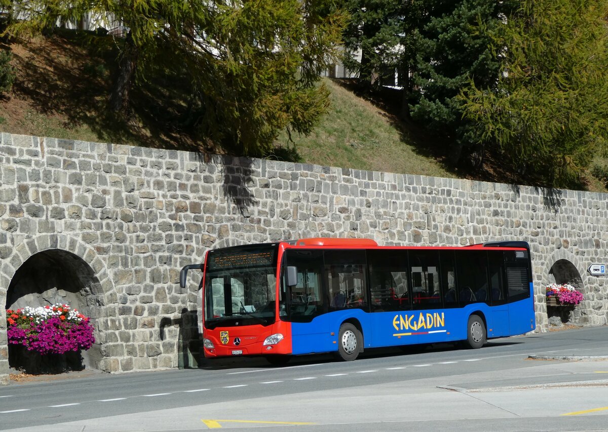 (241'104) - Chrisma, St. Moritz - GR 154'397 - Mercedes am 12. Oktober 2022 beim Bahnhof St. Moritz
