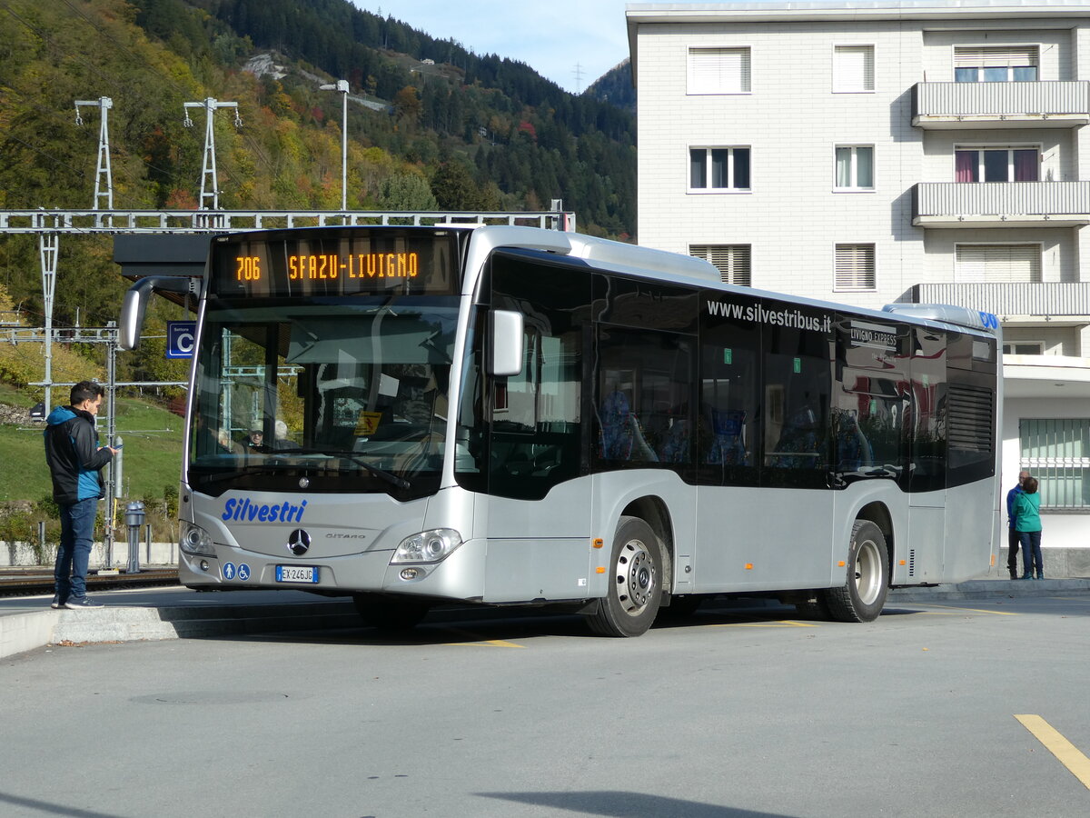 (241'193) - Aus Italien: Silvestri, Livigno - EX-246 JG - Mercedes am 13. Oktober 2022 beim Bahnhof Poschiavo