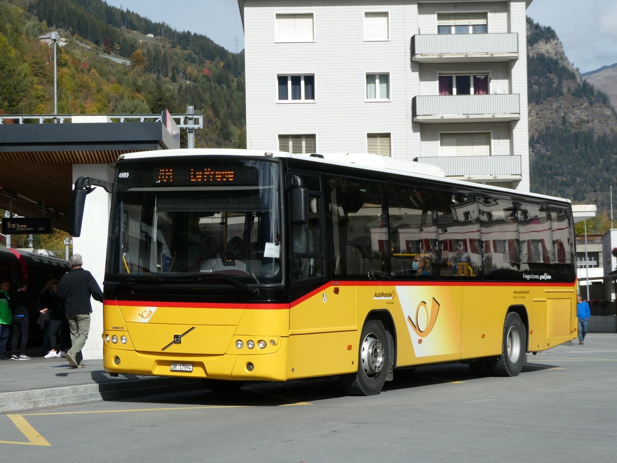 (241'222) - Balzarolo, Poschiavo - GR 17'994 - Volvo am 13. Oktober 2022 beim Bahnhof Poschiavo