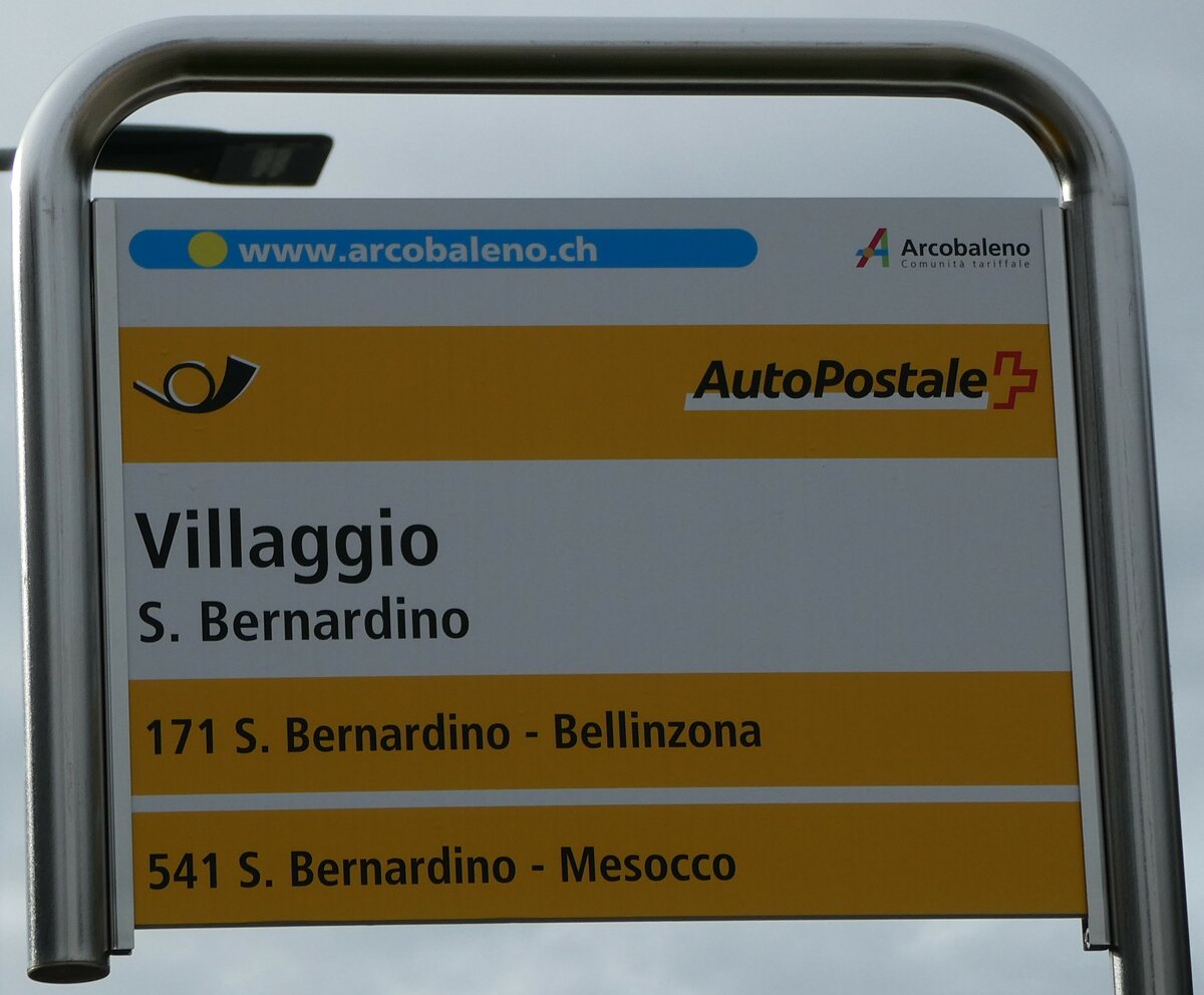 (241'291) - PostAuto-Haltestellenschild - S. Bernardino, Villaggio - am 14. Oktober 2022