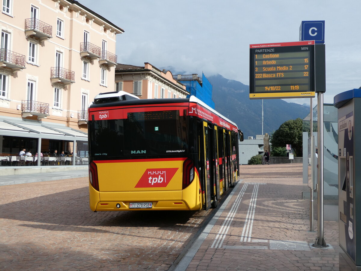 (241'303) - AutoPostale Ticino - TI 278'958 - MAN am 14. Oktober 2022 beim Bahnhof Bellinzona