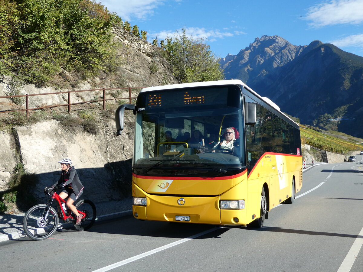 (241'417) - Evquoz, Erde - VS 22'870 - Irisbus am 16. Oktober 2022 in Erde, Blantzette