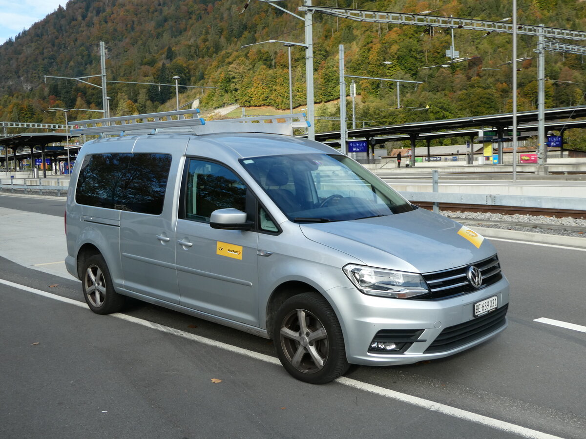 (241'460) - PostAuto Bern - BE 639'031 - VW am 18. Oktober 2022 beim Bahnhof Interlaken Ost