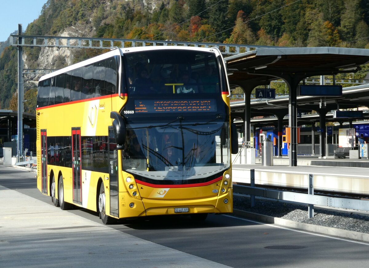 (241'482) - PostAuto Ostschweiz - SG 445'305 - Alexander Dennis (ex AR 45'267) am 18. Oktober 2022 beim Bahnhof Interlaken Ost