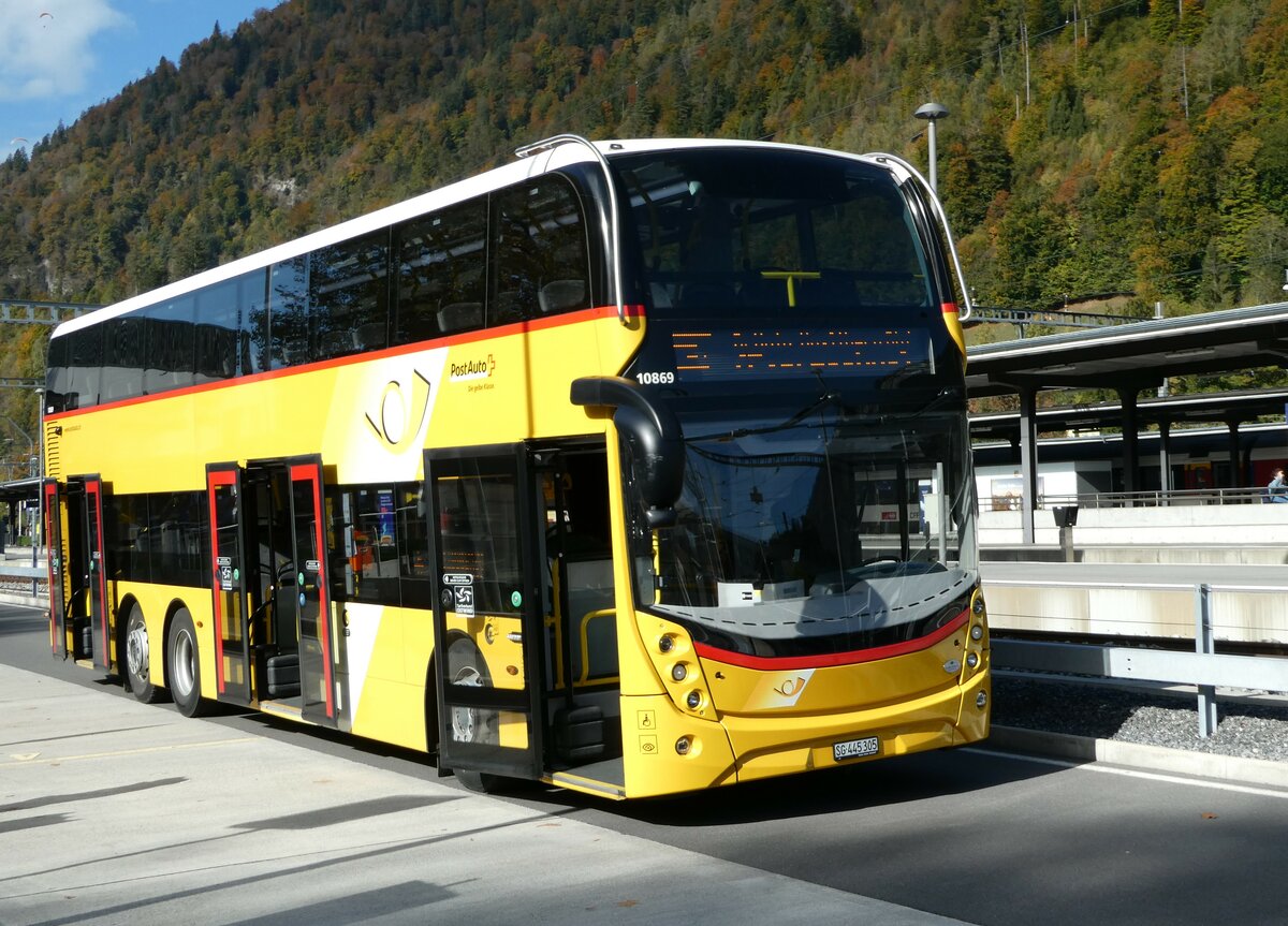 (241'483) - PostAuto Ostschweiz - SG 445'305 - Alexander Dennis (ex AR 45'267) am 18. Oktober 2022 beim Bahnhof Interlaken Ost