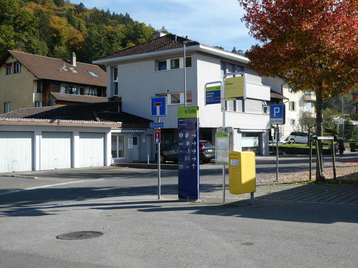 (241'575) - Busland/STI-Haltestelle am 19. Oktober 2022 beim Bahnhof Heimberg