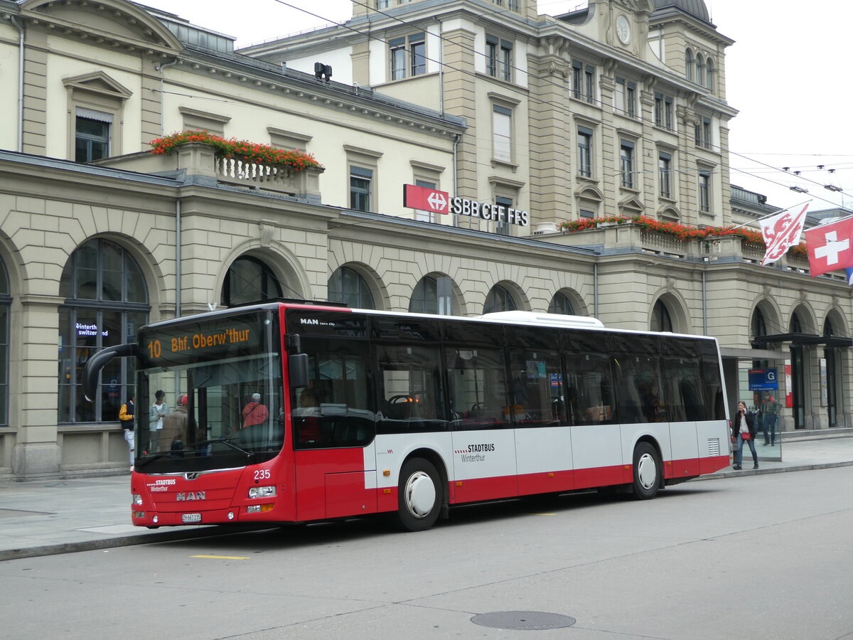 (241'577) - SW Winterthur - Nr. 235/ZH 661'235 - MAN am 20. Oktober 2022 beim Hauptbahnhof Winterthur