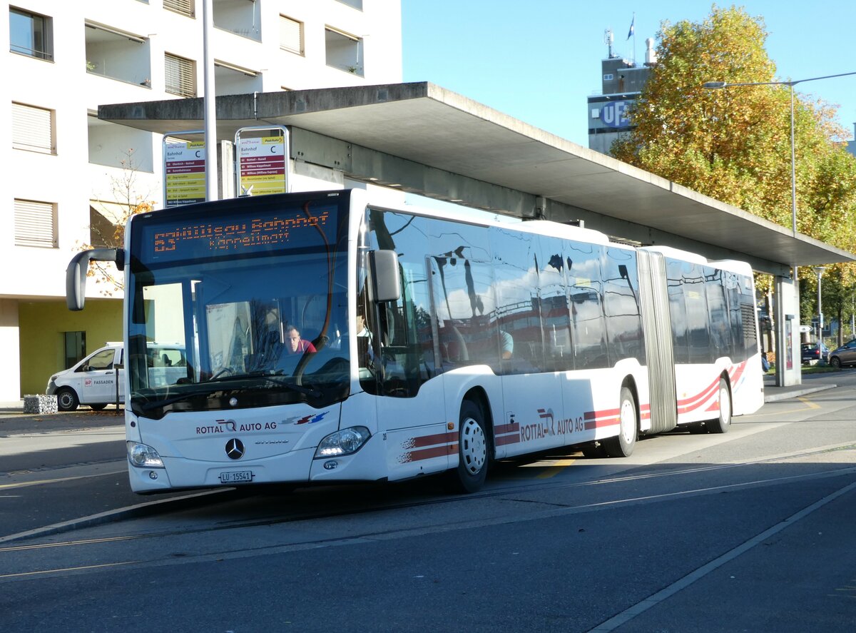 (241'795) - ARAG Ruswil - Nr. 39/LU 15'541 - Mercedes am 22. Oktober 2022 beim Bahnhof Sursee