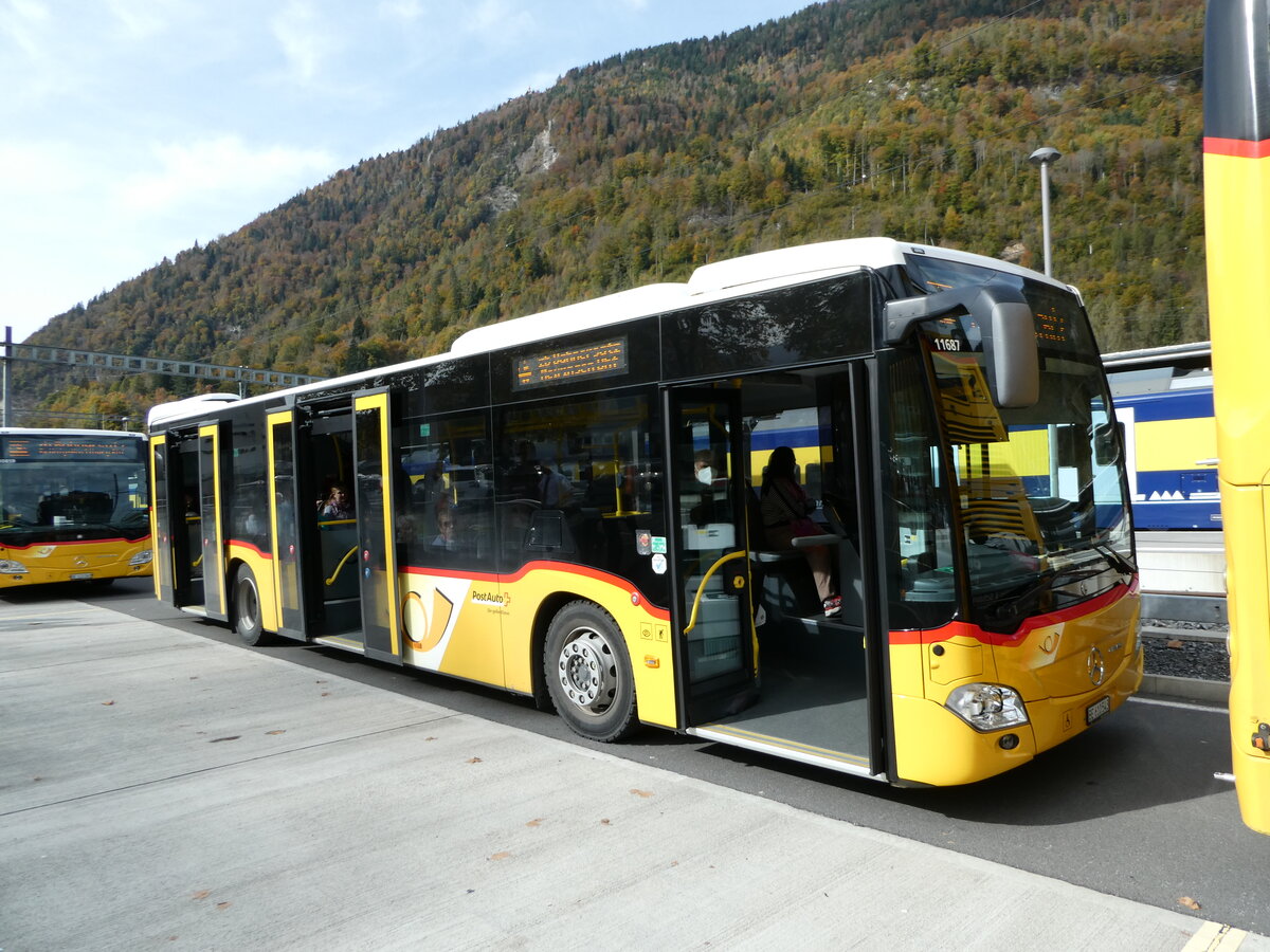 (241'802) - PostAuto Bern - BE 610'543 - Mercedes am 23. Oktober 2022 beim Bahnhof Interlaken Ost