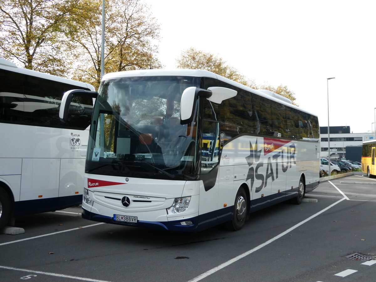 (241'806) - Aus der Slowakei: Satur, Bratislava - BL-388VR - Mercedes am 23. Oktober 2022 beim Bahnhof Interlaken Ost
