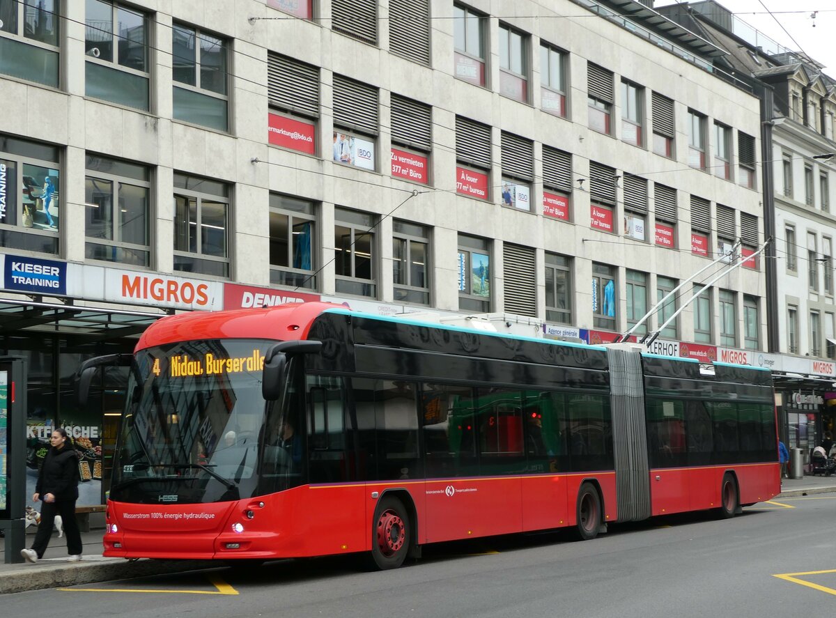 (241'912) - VB Biel - Nr. 97 - Hess/Hess Gelenktrolleybus am 29. Oktober 2022 in Biel, Guisanplatz