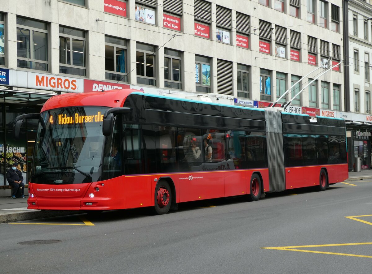 (241'925) - VB Biel - Nr. 99 - Hess/Hess Gelenktrolleybus am 29. Oktober 2022 in Biel, Guisanplatz