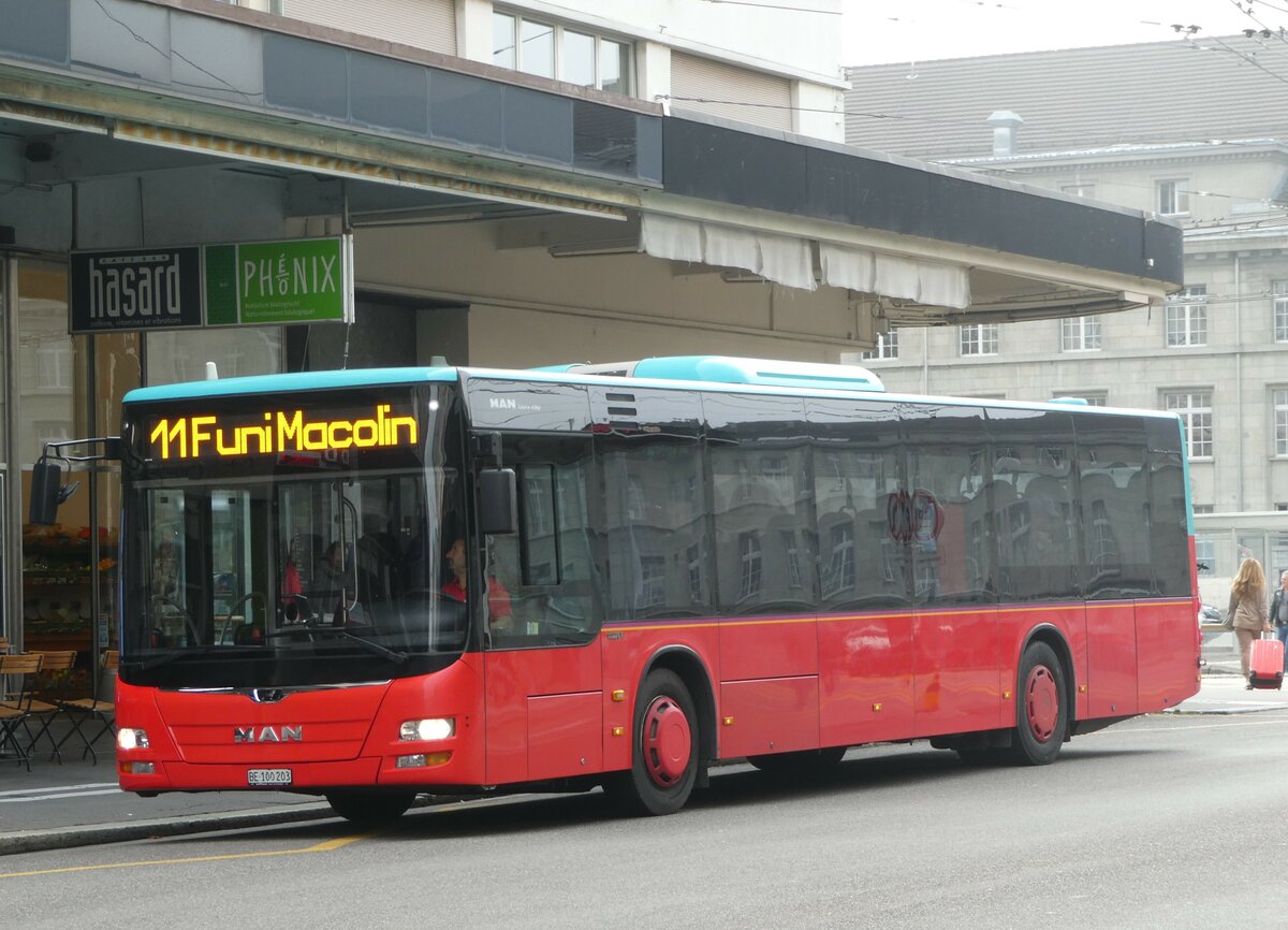 (241'929) - Funi-Car, Biel - Nr. 3/BE 100'203 - MAN am 29. Oktober 2022 beim Bahnhof Biel