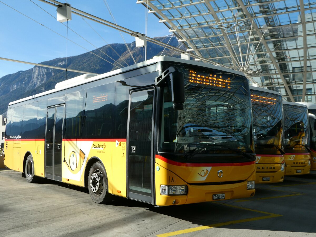 (242'307) - PostAuto Graubnden - GR 168'874 - Irisbus am 8. November 2022 in Chur, Postautostation
