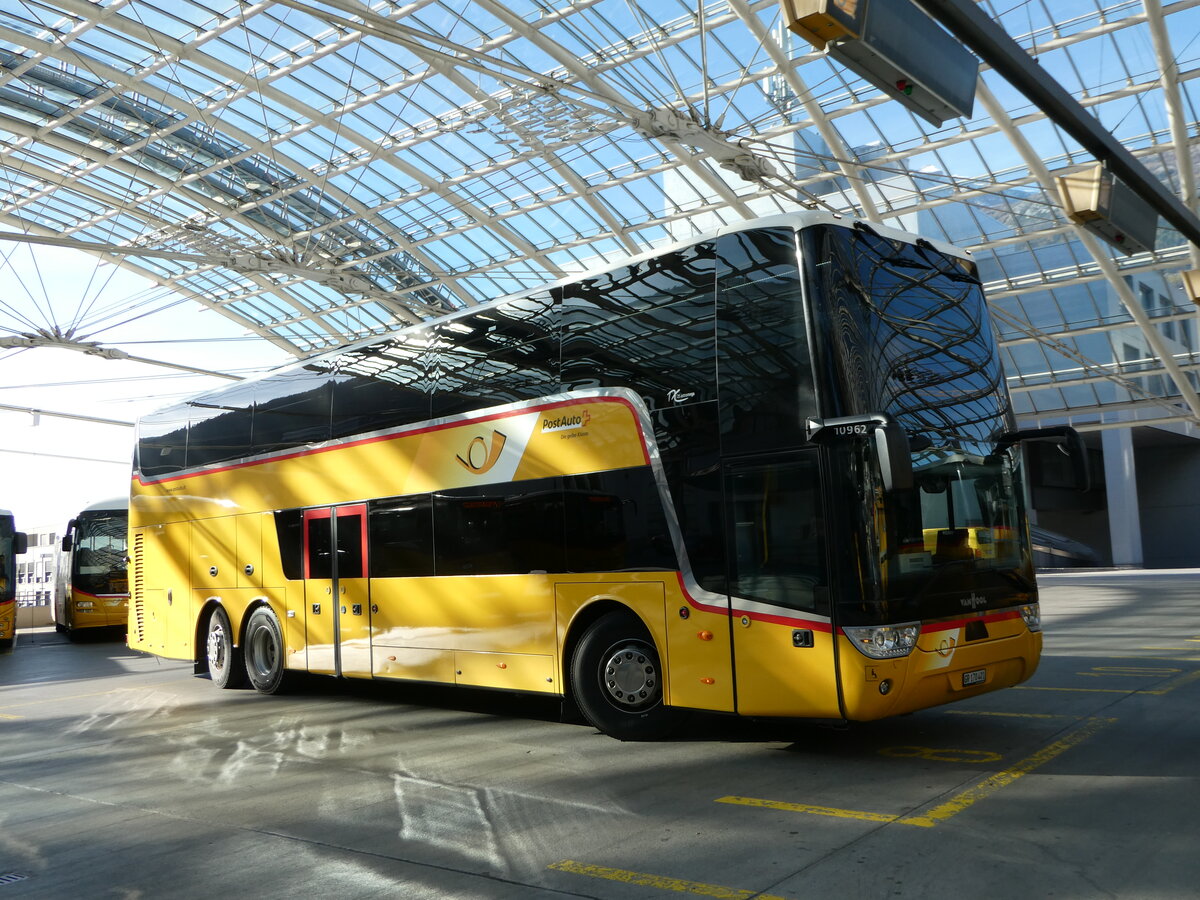(242'309) - PostAuto Graubnden - GR 170'401 - Van Hool am 8. November 2022 in Chur, Postautostation