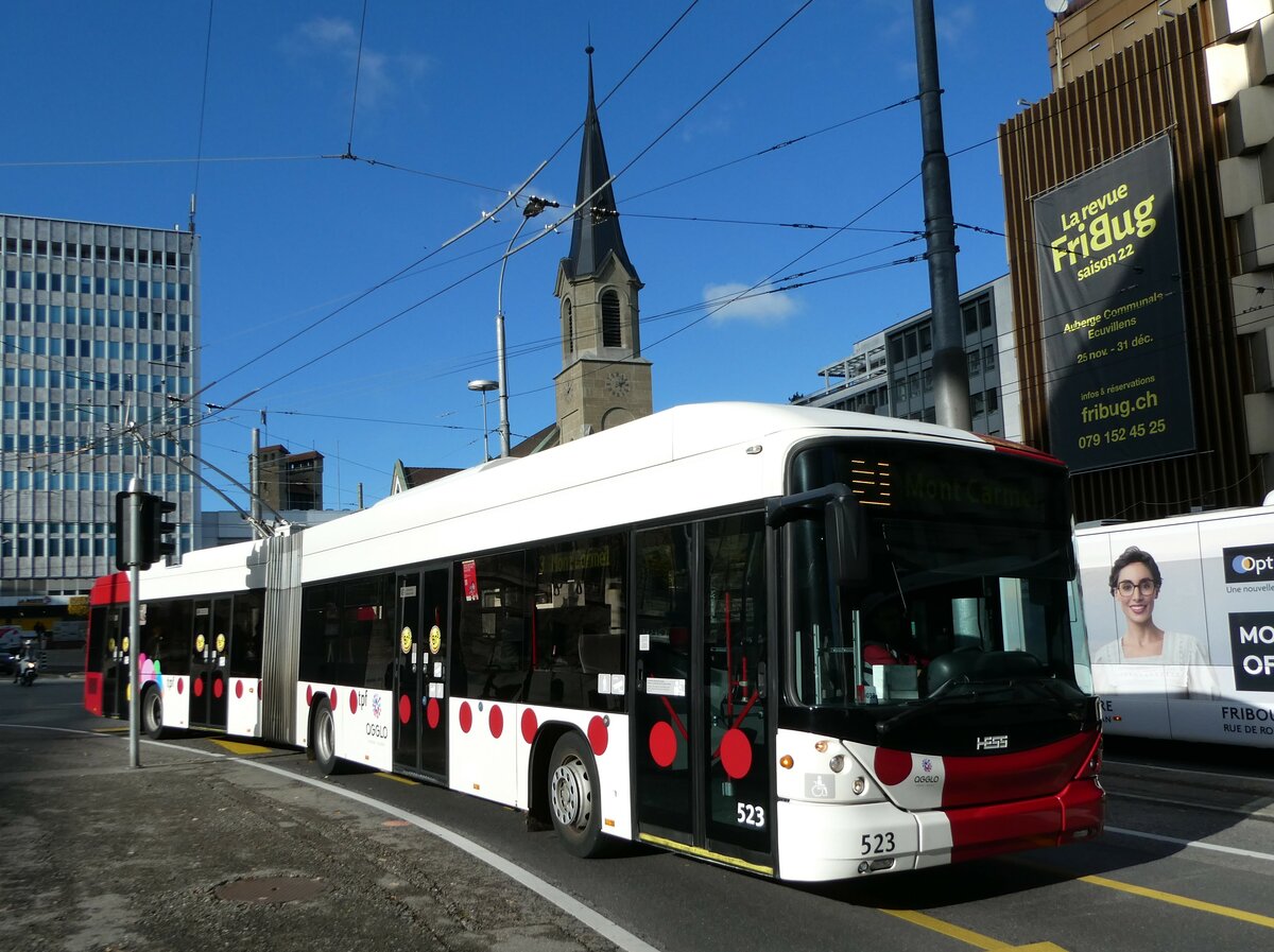 (242'363) - TPF Fribourg - Nr. 523 - Hess/Hess Gelenktrolleybus am 10. November 2022 in Fribourg, Rue Pierre-Kaelin