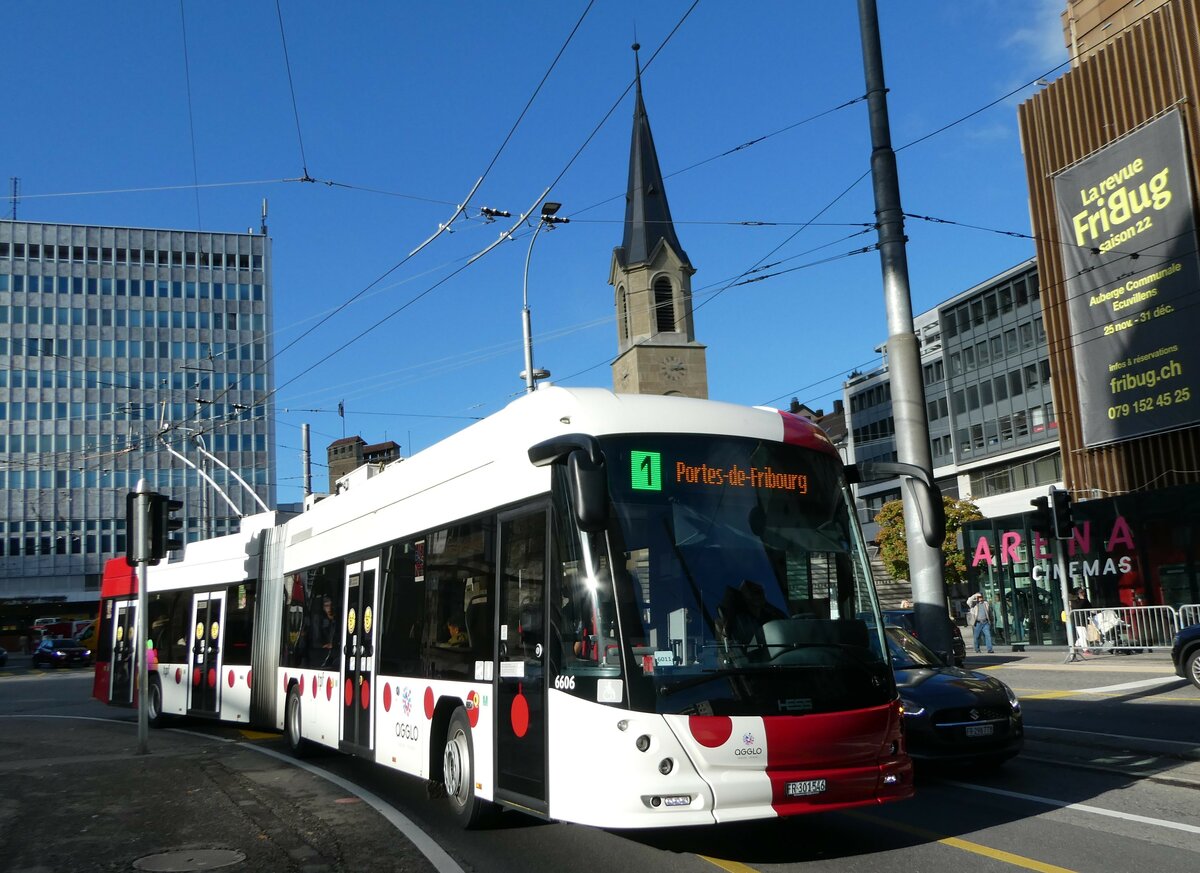 (242'373) - TPF Fribourg - Nr. 6606/FR 301'546 - Hess/Hess Gelenktrolleybus am 10. November 2022 in Fribourg, Rue Pierre-Kaelin