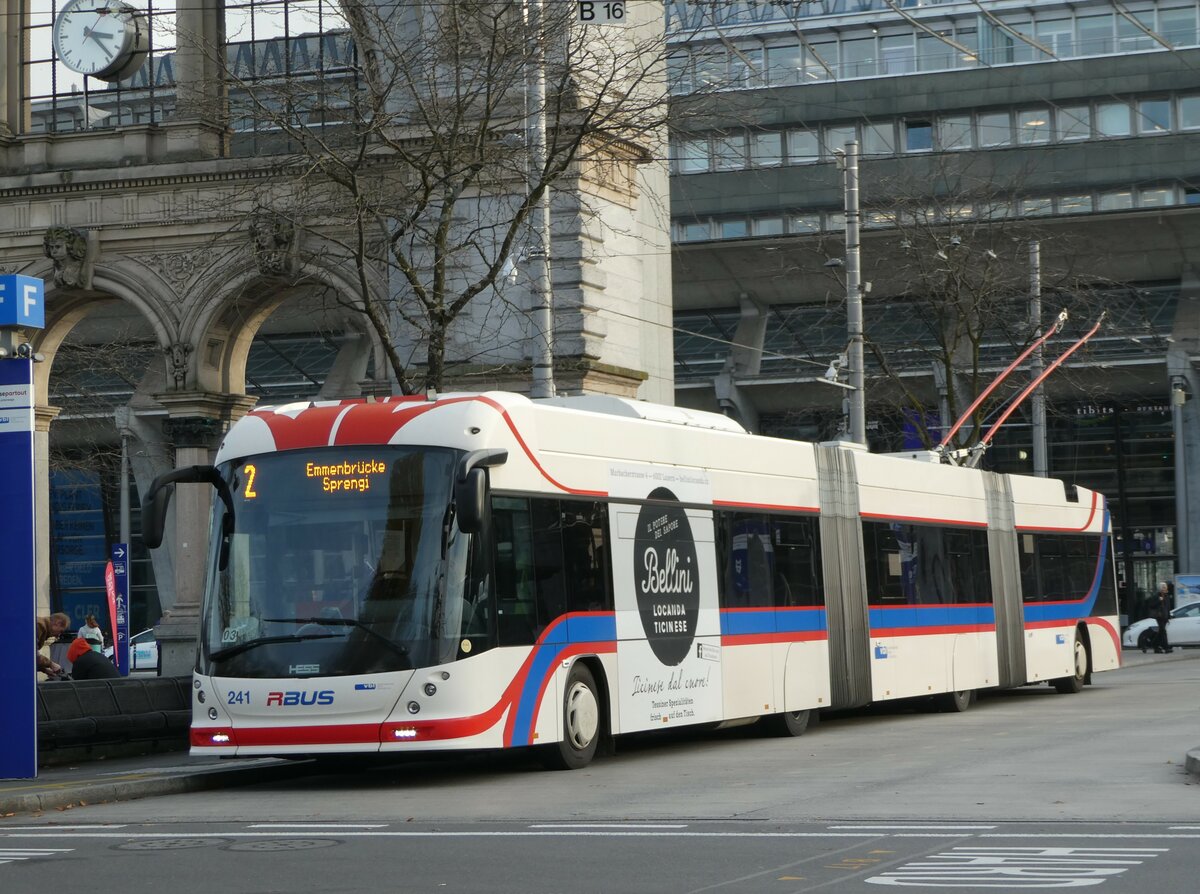 (242'434) - VBL Luzern - Nr. 241 - Hess/Hess Doppelgelenktrolleybus am 11. November 2022 beim Bahnhof Luzern